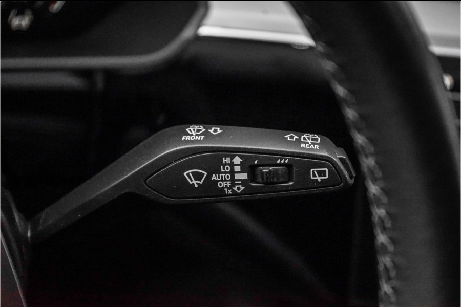 Audi Q8 e-tron 50 Quattro S Edition 95 kWh Pano Leder Luchtvering 21" Audi Q8 e-tron 50 Quattro S Edition 95 kWh Pano Leder Luchtvering 21"