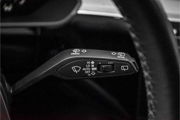 Audi Q8 e-tron 50 Quattro S Edition 95 kWh Pano Leder Luchtvering 21" Audi Q8 e-tron 50 Quattro S Edition 95 kWh Pano Leder Luchtvering 21"