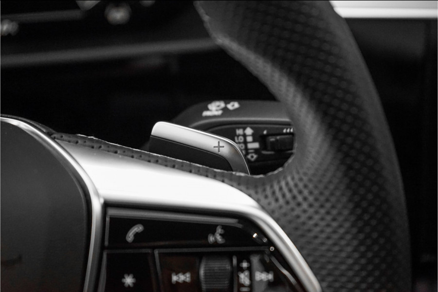 Audi Q8 e-tron 50 Quattro S Edition 95 kWh Pano Leder Luchtvering 21" Audi Q8 e-tron 50 Quattro S Edition 95 kWh Pano Leder Luchtvering 21"