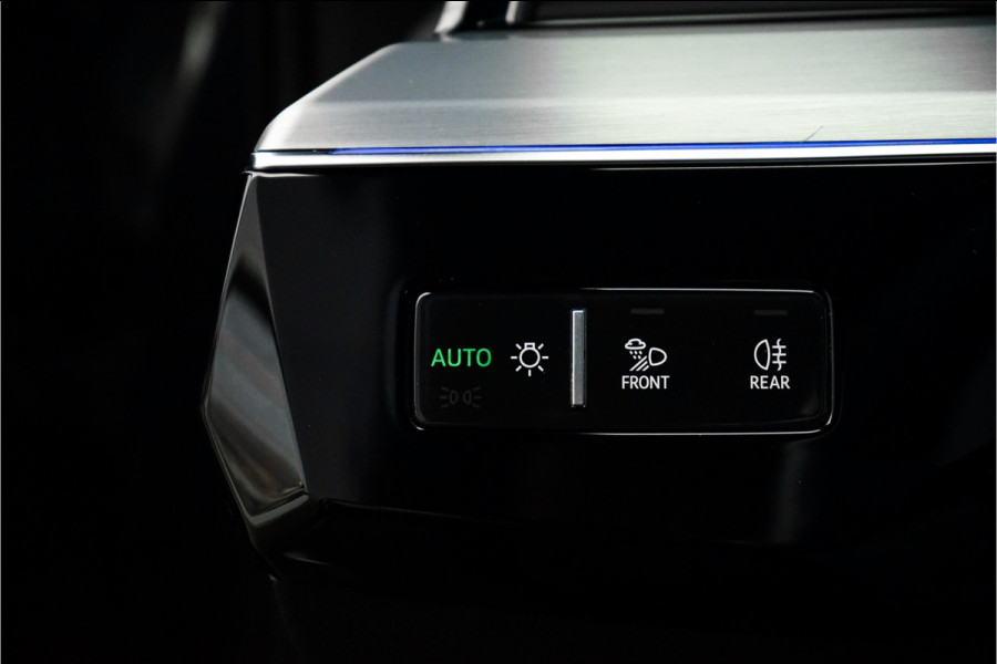 Audi Q8 e-tron 50 Quattro S Edition 95 kWh Pano Leder Luchtvering 21" Audi Q8 e-tron 50 Quattro S Edition 95 kWh Pano Leder Luchtvering 21"