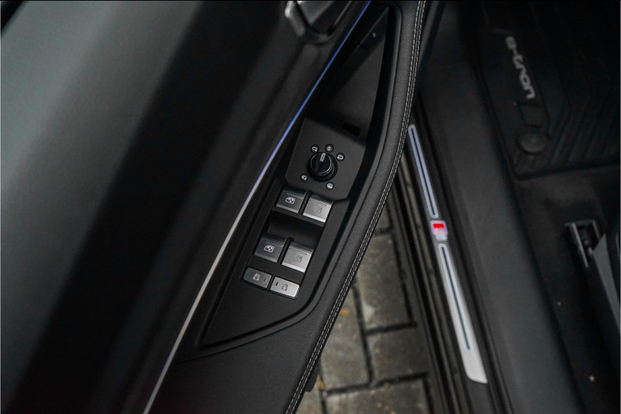 Audi Q8 e-tron 50 Quattro S Edition 95 kWh Pano Leder Luchtvering 21" Audi Q8 e-tron 50 Quattro S Edition 95 kWh Pano Leder Luchtvering 21"
