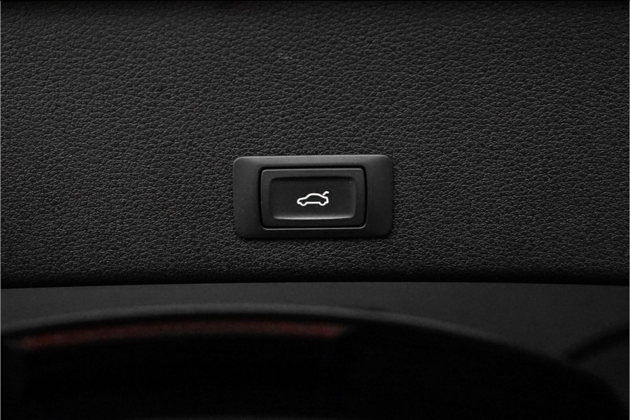 Audi Q8 e-tron 50 Quattro S Edition 95 kWh Pano Leder Luchtvering 21" Audi Q8 e-tron 50 Quattro S Edition 95 kWh Pano Leder Luchtvering 21"