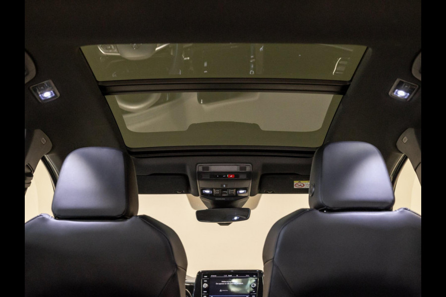 Volkswagen T-Roc 1.5 TSI R-Line Business / 150pk / Panorama dak / Beats / Stoel en stuurverwarming /