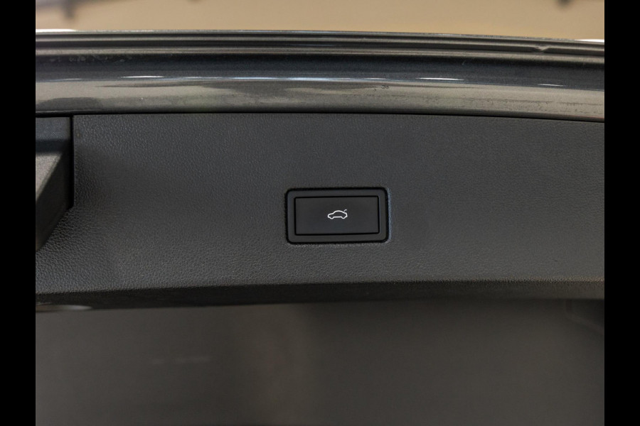 Volkswagen T-Roc 1.5 TSI R-Line Business / 150pk / Panorama dak / Beats / Stoel en stuurverwarming /