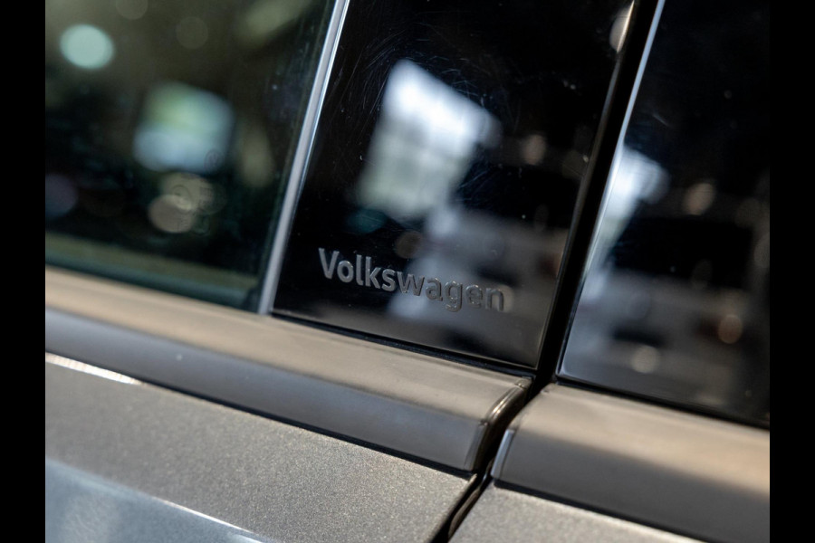 Volkswagen T-Roc 1.5 TSI R-Line Business / 150pk / Panorama dak / Beats / Stoel en stuurverwarming /
