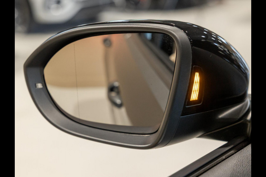 Volkswagen T-Roc 1.5 TSI R-Line Business / 150pk / Panorama dak / Beats / Stoel en stuurverwarming /