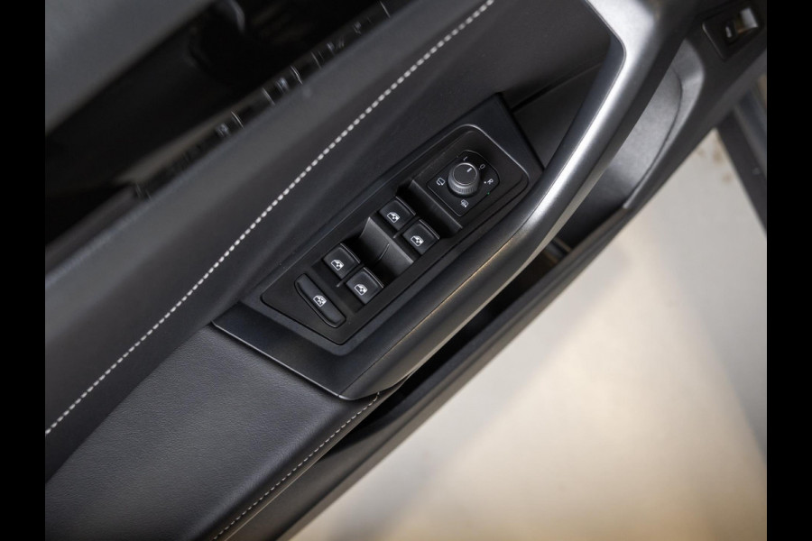 Volkswagen T-Roc 1.5 TSI R-Line Business / 150pk / Panorama dak / Beats / Stoel en stuurverwarming /