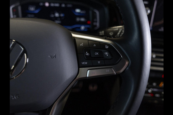 Volkswagen T-Roc 1.5 TSI R-Line Business / 150pk / Panorama dak / Beats / Stoel en stuurverwarming /