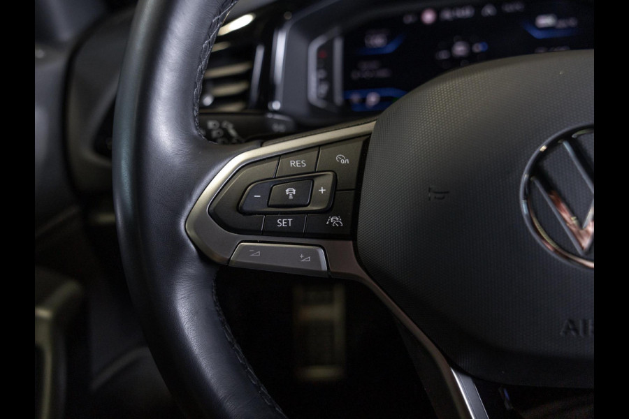 Volkswagen T-Roc 1.5 TSI R-Line Business / 150pk / Panorama dak / Beats / Stoel en stuurverwarming /