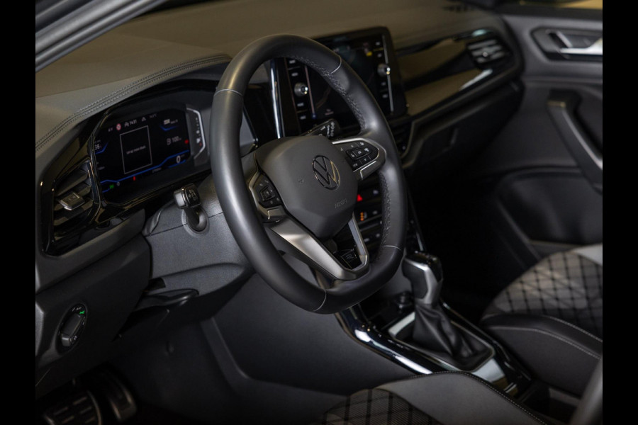 Volkswagen T-Roc 1.5 TSI R-Line Business / 150pk / Panorama dak / Beats / Stoel en stuurverwarming /