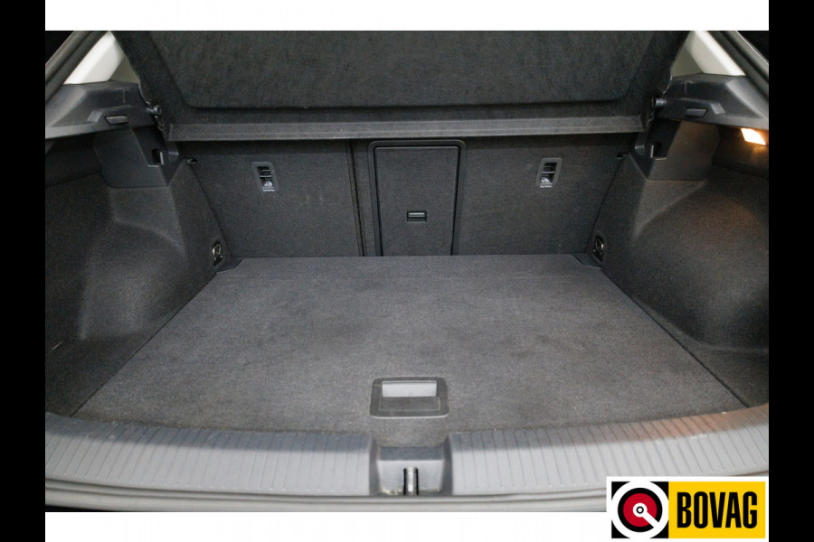 Volkswagen T-Roc 1.0 TSI 116 PK Business Edition | Stoelverw. | Apple Carplay / Android auto | PDC V+A | Automatisch inparkeren, Climate control, all season banden, extra getint glas achter