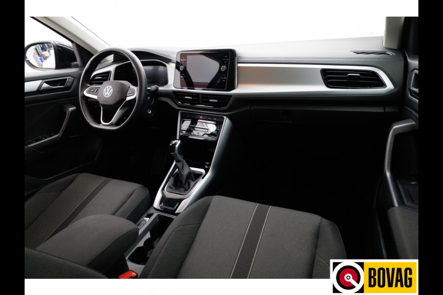 Volkswagen T-Roc 1.0 TSI 116 PK Business Edition | Stoelverw. | Apple Carplay / Android auto | PDC V+A | Automatisch inparkeren, Climate control, all season banden, extra getint glas achter