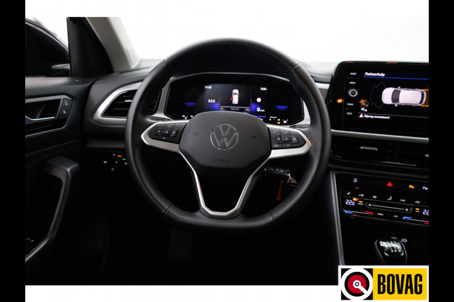 Volkswagen T-Roc 1.0 TSI 116 PK Business Edition | Stoelverw. | Apple Carplay / Android auto | PDC V+A | Automatisch inparkeren, Climate control, all season banden, extra getint glas achter