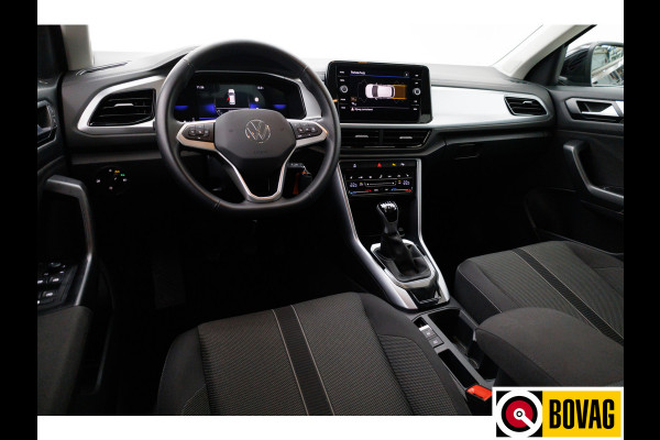 Volkswagen T-Roc 1.0 TSI 116 PK Business Edition | Stoelverw. | Apple Carplay / Android auto | PDC V+A | Automatisch inparkeren, Climate control, all season banden, extra getint glas achter