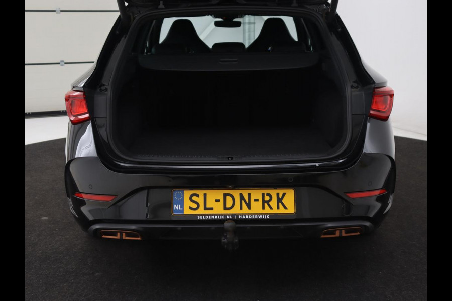 CUPRA Leon 1.4 eHybrid | 245pk | Trekhaak | Stoel & stuurverwarming | Camera | Carplay | Adaptive cruise | Navigatie | Sfeerverlichting | Full LED | Keyless | Sportstoelen | PHEV | Plug In CUPRA Leon 1.4 eHybrid | 245pk | Trekhaak | Stoel & stuurverwarming | Camera | Carplay | Adaptive cruise | Navigatie | Sfeerverlichting | Full LED | Keyless | Sportstoelen | PHEV | Plug In