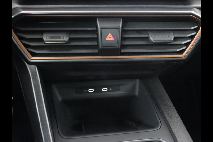 CUPRA Leon 1.4 eHybrid | 245pk | Trekhaak | Stoel & stuurverwarming | Camera | Carplay | Adaptive cruise | Navigatie | Sfeerverlichting | Full LED | Keyless | Sportstoelen | PHEV | Plug In CUPRA Leon 1.4 eHybrid | 245pk | Trekhaak | Stoel & stuurverwarming | Camera | Carplay | Adaptive cruise | Navigatie | Sfeerverlichting | Full LED | Keyless | Sportstoelen | PHEV | Plug In