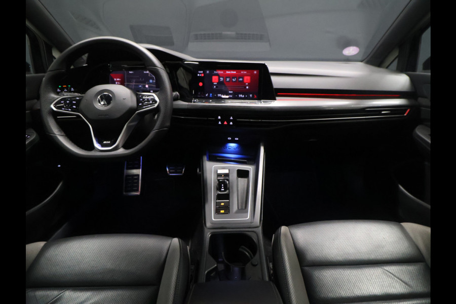Volkswagen Golf 1.4 eHybrid GTE [MEMORY SEATS, SPORT INTERIEUR, KANTELDAK, APPLE CARPLAY, ANDROID, ADAPTIVE CRUISE, CAMERA, VOL LEDER, STOELVERKOELING, STOELVERWARMING, PDC V+A, NIEUWSTAAT]