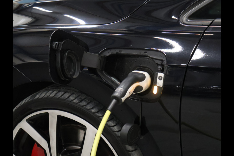 Volkswagen Golf 1.4 eHybrid GTE [MEMORY SEATS, SPORT INTERIEUR, KANTELDAK, APPLE CARPLAY, ANDROID, ADAPTIVE CRUISE, CAMERA, VOL LEDER, STOELVERKOELING, STOELVERWARMING, PDC V+A, NIEUWSTAAT]