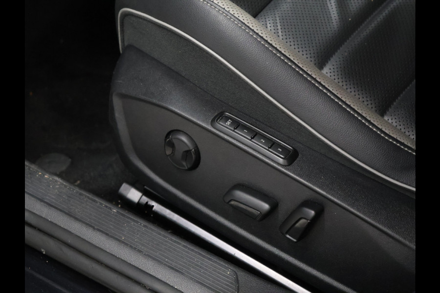 Volkswagen Golf 1.4 eHybrid GTE [MEMORY SEATS, SPORT INTERIEUR, KANTELDAK, APPLE CARPLAY, ANDROID, ADAPTIVE CRUISE, CAMERA, VOL LEDER, STOELVERKOELING, STOELVERWARMING, PDC V+A, NIEUWSTAAT]