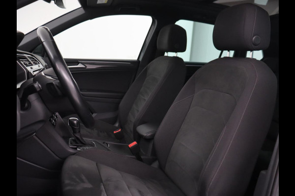 Volkswagen Tiguan 1.5 TSI R Line | Panoramadak | Trekhaak | Stoelverwarming | Camera | Adaptive cruise | Virtual Cockpit | 19'' | Carplay | Park Assist | Navigatie | Full LED