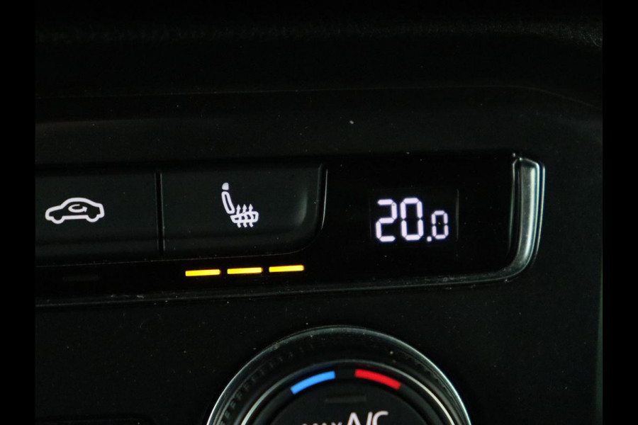 Volkswagen Tiguan 1.5 TSI R Line | Panoramadak | Trekhaak | Stoelverwarming | Camera | Adaptive cruise | Virtual Cockpit | 19'' | Carplay | Park Assist | Navigatie | Full LED