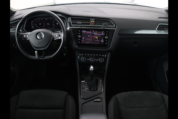 Volkswagen Tiguan 1.5 TSI R Line | Panoramadak | Trekhaak | Stoelverwarming | Camera | Adaptive cruise | Virtual Cockpit | 19'' | Carplay | Park Assist | Navigatie | Full LED