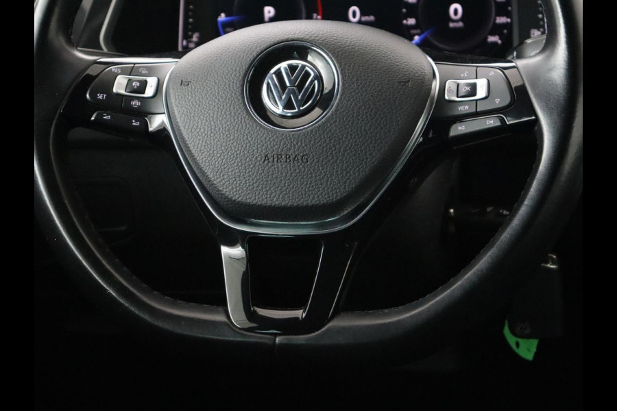 Volkswagen Tiguan 1.5 TSI R Line | Panoramadak | Trekhaak | Stoelverwarming | Camera | Adaptive cruise | Virtual Cockpit | 19'' | Carplay | Park Assist | Navigatie | Full LED