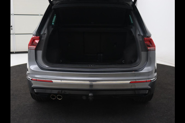 Volkswagen Tiguan 1.5 TSI R Line | Panoramadak | Trekhaak | Stoelverwarming | Camera | Adaptive cruise | Virtual Cockpit | 19'' | Carplay | Park Assist | Navigatie | Full LED