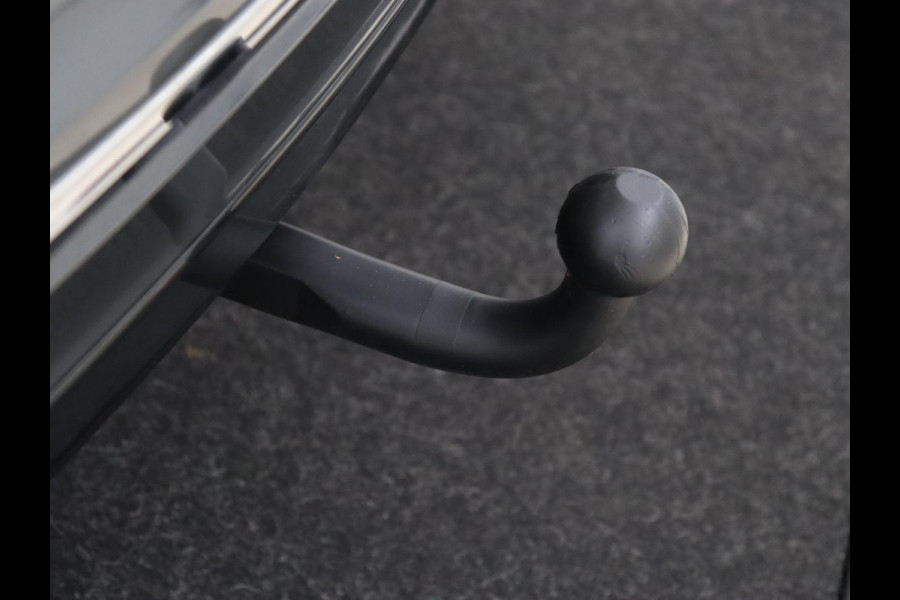 Volkswagen Tiguan 1.5 TSI R Line | Panoramadak | Trekhaak | Stoelverwarming | Camera | Adaptive cruise | Virtual Cockpit | 19'' | Carplay | Park Assist | Navigatie | Full LED