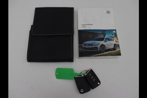 Volkswagen Tiguan 1.5 TSI R Line | Panoramadak | Trekhaak | Stoelverwarming | Camera | Adaptive cruise | Virtual Cockpit | 19'' | Carplay | Park Assist | Navigatie | Full LED