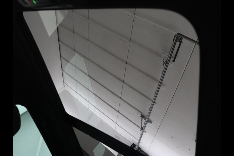 Volkswagen Tiguan 1.5 TSI R Line | Panoramadak | Trekhaak | Stoelverwarming | Camera | Adaptive cruise | Virtual Cockpit | 19'' | Carplay | Park Assist | Navigatie | Full LED