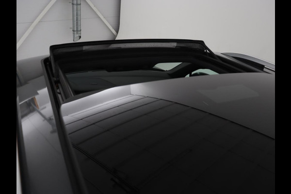 Volkswagen Tiguan 1.5 TSI R Line | Panoramadak | Trekhaak | Stoelverwarming | Camera | Adaptive cruise | Virtual Cockpit | 19'' | Carplay | Park Assist | Navigatie | Full LED