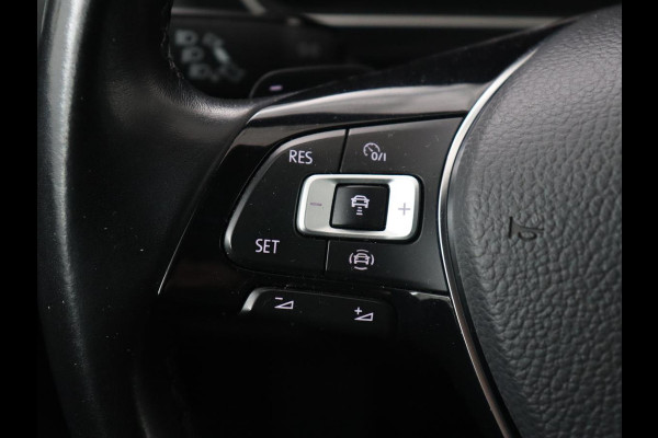 Volkswagen Tiguan 1.5 TSI R Line | Panoramadak | Trekhaak | Stoelverwarming | Camera | Adaptive cruise | Virtual Cockpit | 19'' | Carplay | Park Assist | Navigatie | Full LED