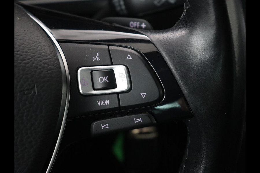 Volkswagen Tiguan 1.5 TSI R Line | Panoramadak | Trekhaak | Stoelverwarming | Camera | Adaptive cruise | Virtual Cockpit | 19'' | Carplay | Park Assist | Navigatie | Full LED