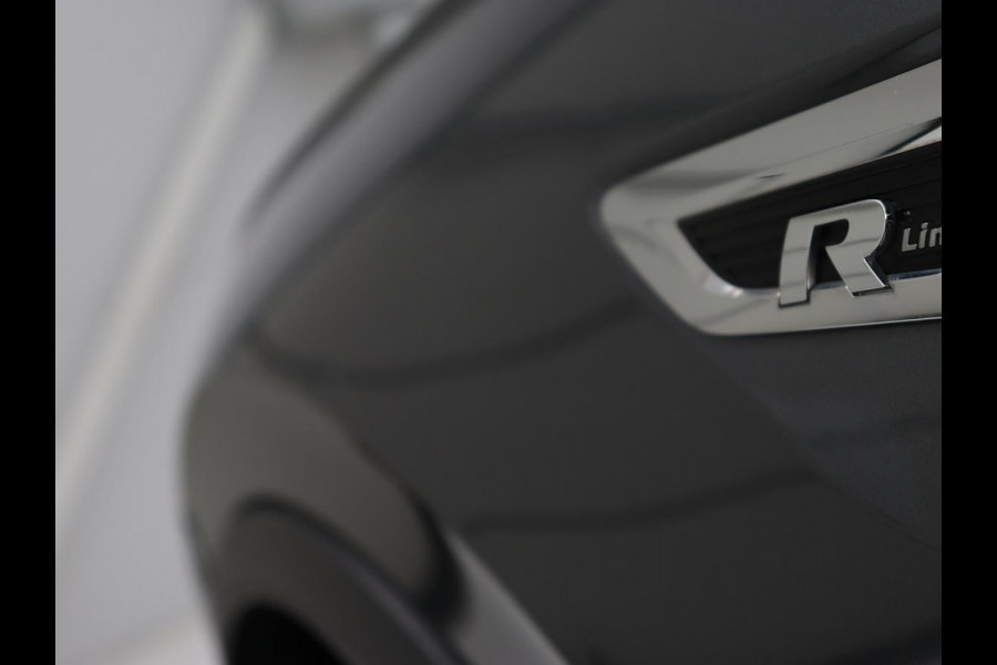 Volkswagen Tiguan 1.5 TSI R Line | Panoramadak | Trekhaak | Stoelverwarming | Camera | Adaptive cruise | Virtual Cockpit | 19'' | Carplay | Park Assist | Navigatie | Full LED