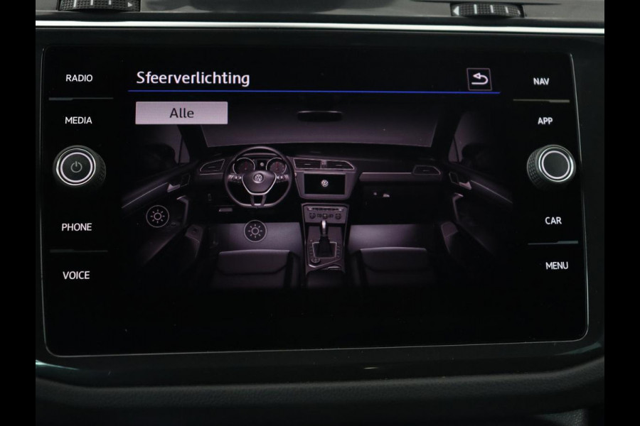 Volkswagen Tiguan 1.5 TSI R Line | Panoramadak | Trekhaak | Stoelverwarming | Camera | Adaptive cruise | Virtual Cockpit | 19'' | Carplay | Park Assist | Navigatie | Full LED