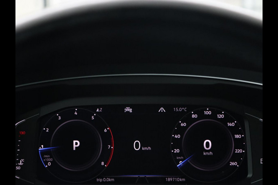 Volkswagen Tiguan 1.5 TSI R Line | Panoramadak | Trekhaak | Stoelverwarming | Camera | Adaptive cruise | Virtual Cockpit | 19'' | Carplay | Park Assist | Navigatie | Full LED