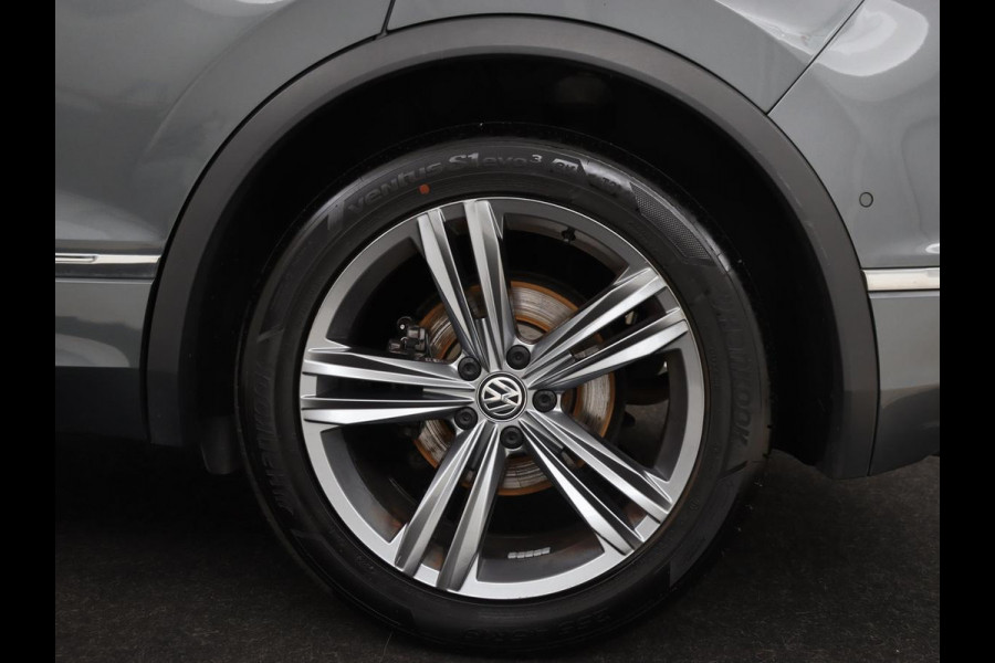 Volkswagen Tiguan 1.5 TSI R Line | Panoramadak | Trekhaak | Stoelverwarming | Camera | Adaptive cruise | Virtual Cockpit | 19'' | Carplay | Park Assist | Navigatie | Full LED