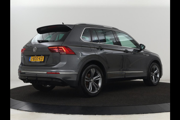 Volkswagen Tiguan 1.5 TSI R Line | Panoramadak | Trekhaak | Stoelverwarming | Camera | Adaptive cruise | Virtual Cockpit | 19'' | Carplay | Park Assist | Navigatie | Full LED