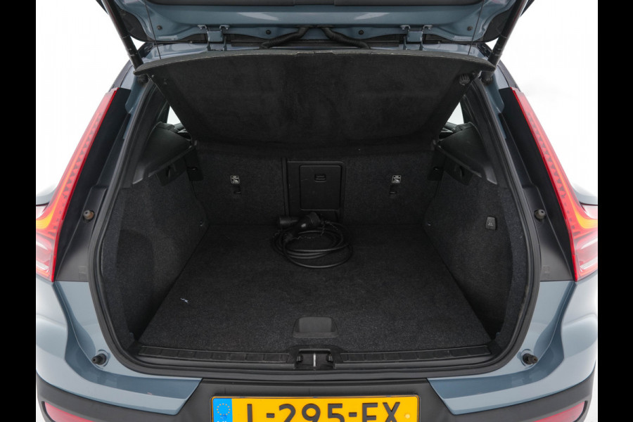 Volvo XC40 Recharge P8 AWD R-Design [ 3-Fase ] {SOH-89%} (INCL-BTW) *LEATHER-ALCANTARA | DIGI-COCKPIT | FULL-LED | PREMIUM-AUDIO | TOP-VIEW | CARPLAY | NAVI-FULLMAP | ECC | PDC | KEYLESS | HEATED-SPORTSEATS | BLIS | PRIVACY-GLASS | TOWBAR | 19 "ALU