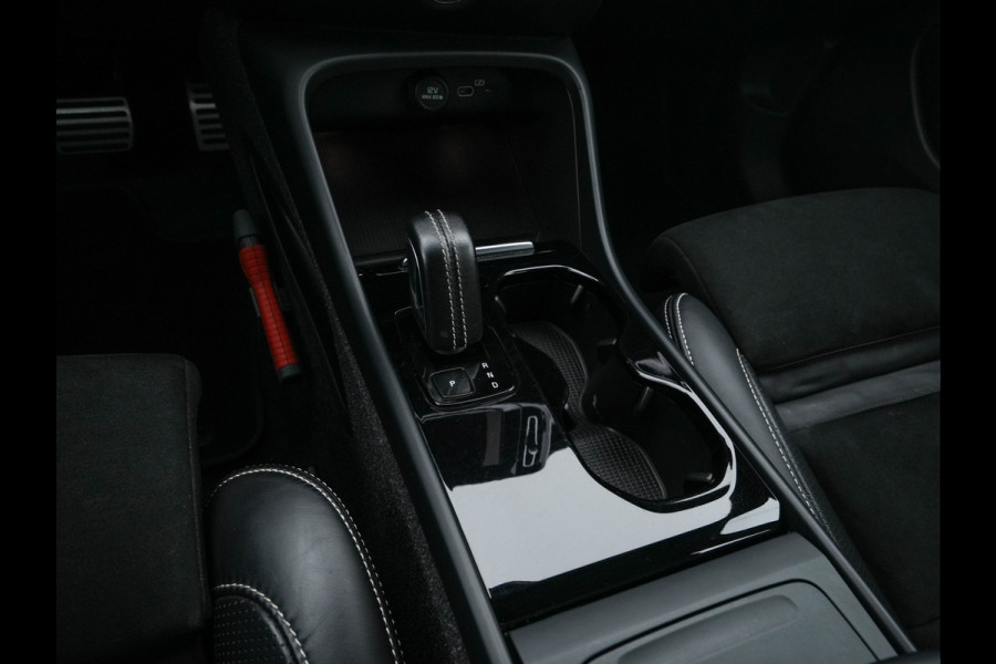 Volvo XC40 Recharge P8 AWD R-Design [ 3-Fase ] {SOH-89%} (INCL-BTW) *LEATHER-ALCANTARA | DIGI-COCKPIT | FULL-LED | PREMIUM-AUDIO | TOP-VIEW | CARPLAY | NAVI-FULLMAP | ECC | PDC | KEYLESS | HEATED-SPORTSEATS | BLIS | PRIVACY-GLASS | TOWBAR | 19 "ALU