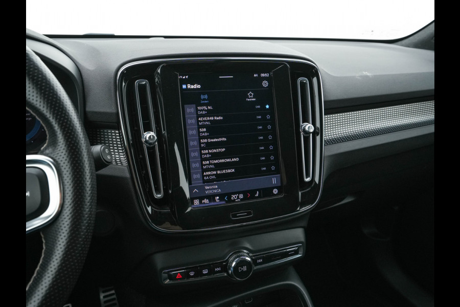 Volvo XC40 Recharge P8 AWD R-Design [ 3-Fase ] {SOH-89%} (INCL-BTW) *LEATHER-ALCANTARA | DIGI-COCKPIT | FULL-LED | PREMIUM-AUDIO | TOP-VIEW | CARPLAY | NAVI-FULLMAP | ECC | PDC | KEYLESS | HEATED-SPORTSEATS | BLIS | PRIVACY-GLASS | TOWBAR | 19 "ALU