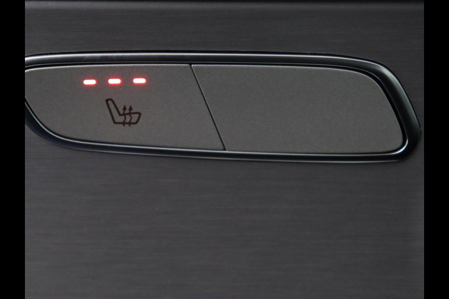 Mercedes-Benz C-Klasse 300de AMG | Trekhaak | Stoelverwarming | Carplay | Leder/Alcantara | Full LED | Navigatie | Camera | Park Assist | Climate control | PHEV | Plug In