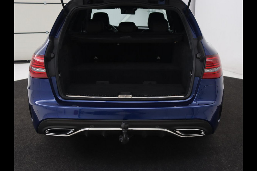 Mercedes-Benz C-Klasse 300de AMG | Trekhaak | Stoelverwarming | Carplay | Leder/Alcantara | Full LED | Navigatie | Camera | Park Assist | Climate control | PHEV | Plug In