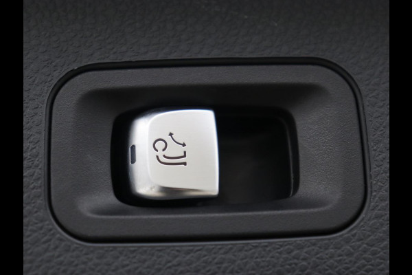 Mercedes-Benz C-Klasse 300de AMG | Trekhaak | Stoelverwarming | Carplay | Leder/Alcantara | Full LED | Navigatie | Camera | Park Assist | Climate control | PHEV | Plug In