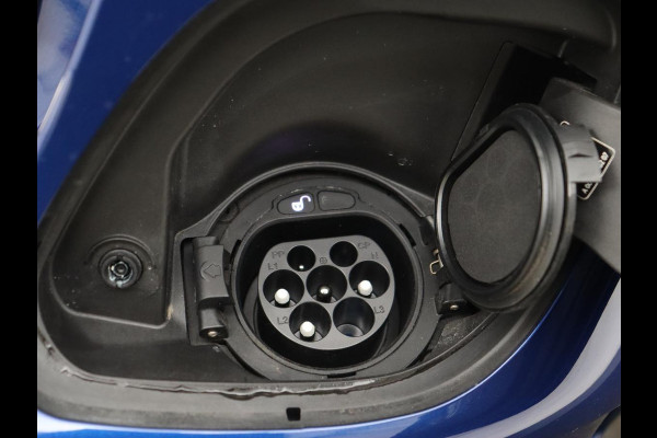 Mercedes-Benz C-Klasse 300de AMG | Trekhaak | Stoelverwarming | Carplay | Leder/Alcantara | Full LED | Navigatie | Camera | Park Assist | Climate control | PHEV | Plug In