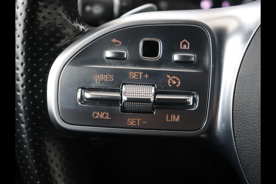 Mercedes-Benz C-Klasse 300de AMG | Trekhaak | Stoelverwarming | Carplay | Leder/Alcantara | Full LED | Navigatie | Camera | Park Assist | Climate control | PHEV | Plug In