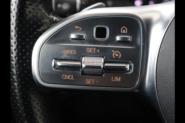 Mercedes-Benz C-Klasse 300de AMG | Trekhaak | Stoelverwarming | Carplay | Leder/Alcantara | Full LED | Navigatie | Camera | Park Assist | Climate control | PHEV | Plug In