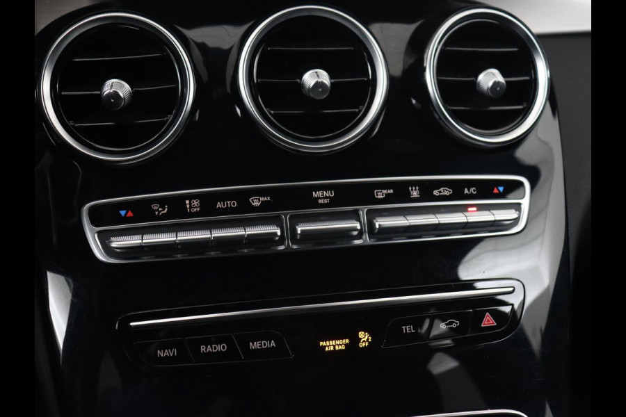 Mercedes-Benz C-Klasse 300de AMG | Trekhaak | Stoelverwarming | Carplay | Leder/Alcantara | Full LED | Navigatie | Camera | Park Assist | Climate control | PHEV | Plug In