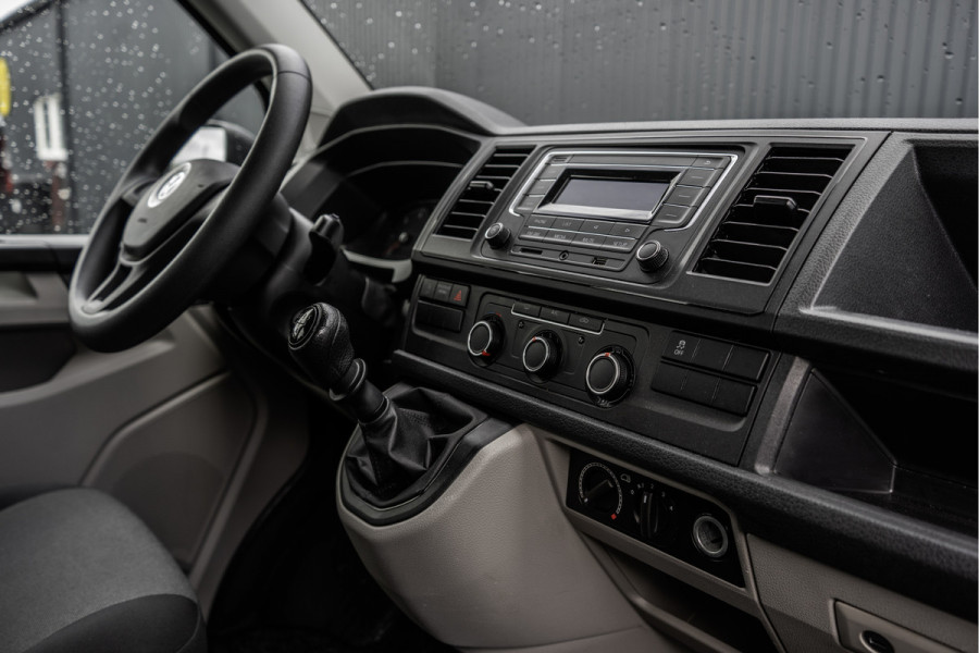 Volkswagen Transporter T6 Kombi 2.0TDI L2H1 | 9-Persoons | Incl. btw en bpm | Cruise | Airco | PDC | Euro 6 Volkswagen Transporter T6 Kombi 2.0TDI L2H1 | 9-Persoons | Incl. btw en bpm | Cruise | Airco | PDC | Euro 6